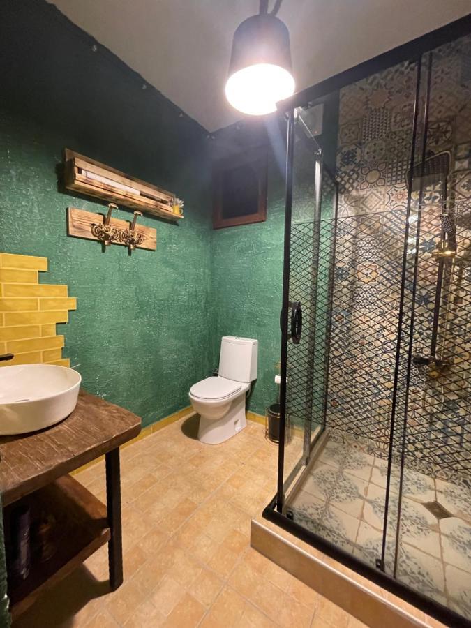 Odo'S Guest House Martvili Ngoại thất bức ảnh
