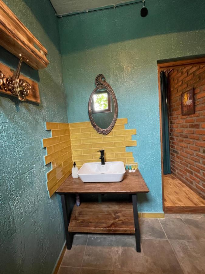 Odo'S Guest House Martvili Ngoại thất bức ảnh